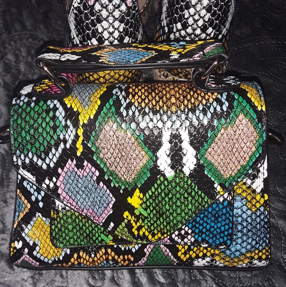 Vince Camuto - Picture 3 of 3